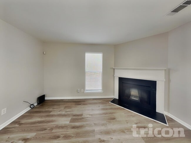 Photo - 10587 Village Trail House