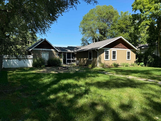 Photo - 7822 Lakewood