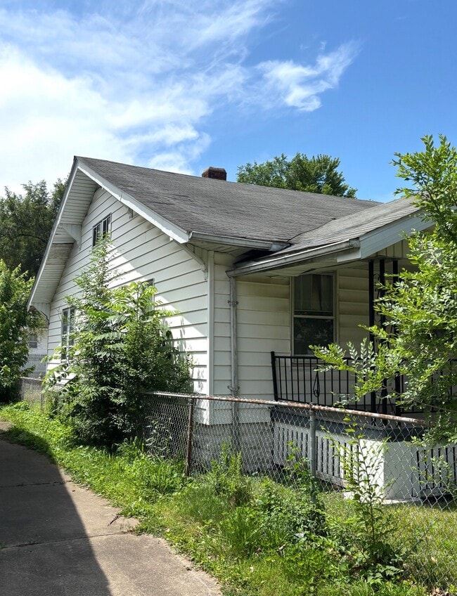 Photo - 1365 E Walnut St