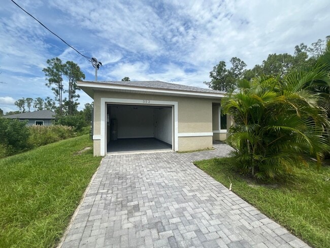 Building Photo - MUST SEE -2/2/1+OPEN DEN-DUPLEX IN GREENBR... Rental