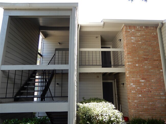 Building Photo - 17401 Red Oak Dr Unit 58 Rental