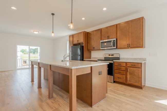 Photo - 1041 Balsam Ln