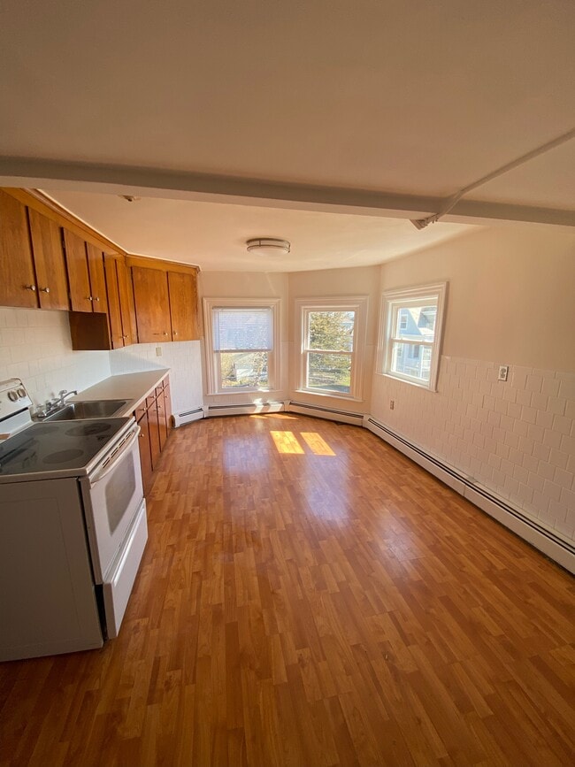 Building Photo - 55 Grove St Unit Third - Penthouse