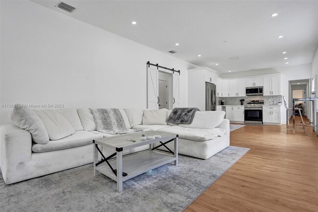 Photo - 2978 SW 14th St