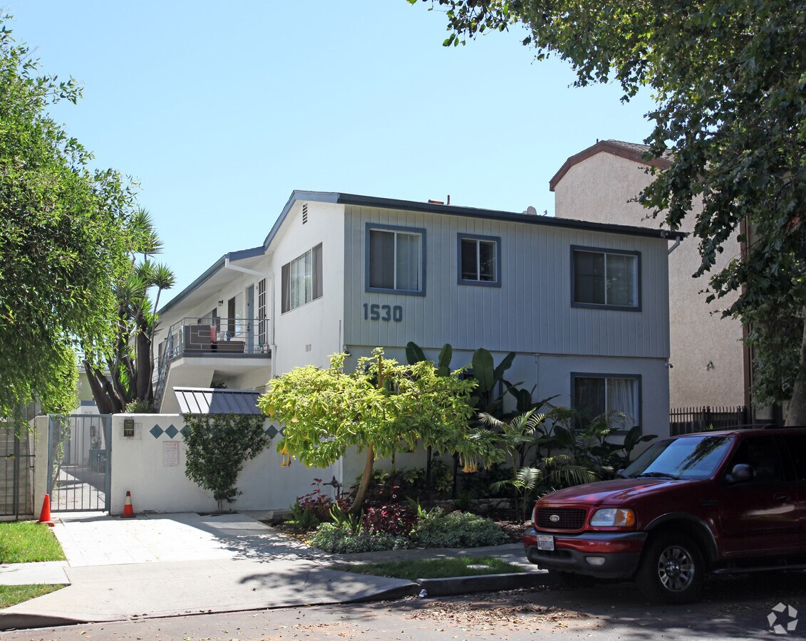 Photo - 1530 Granville Ave Apartments