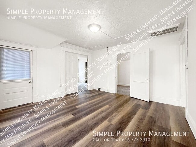 Building Photo - 1004 Jennette Ave NW Unit 2