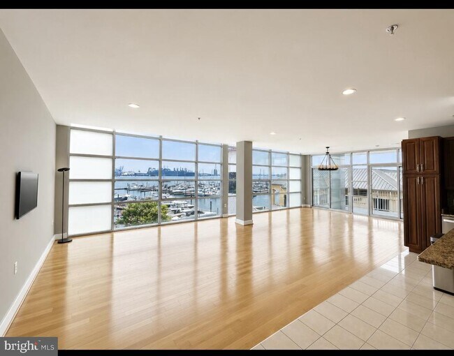 Building Photo - 2772 Lighthouse Point E Unit 314