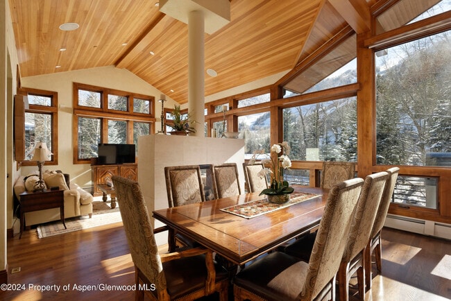 Photo - 315 S 1st St