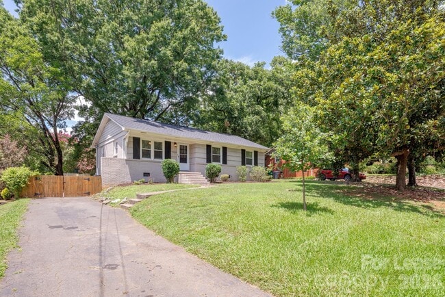Photo - 1129 Eastview Dr