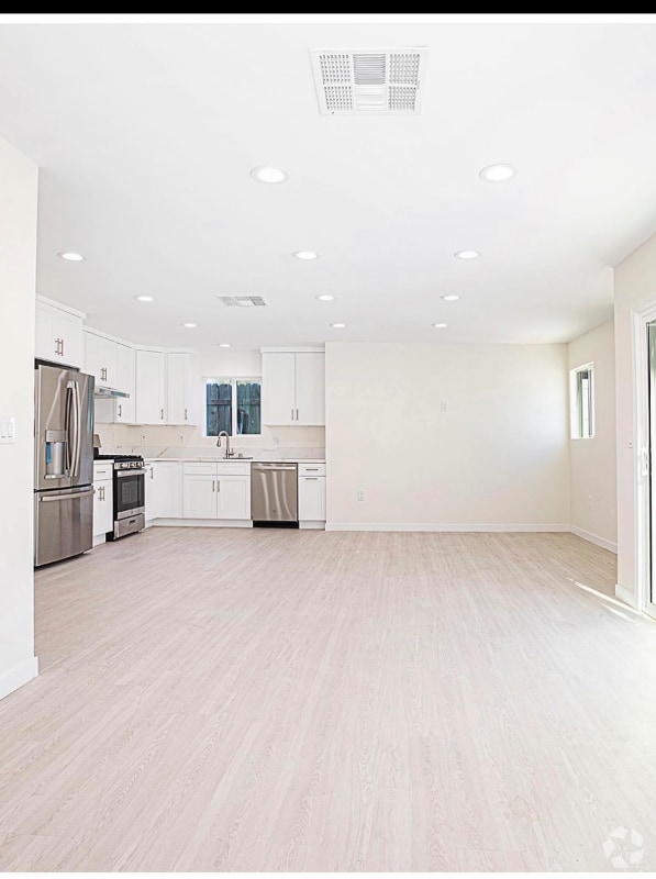 Building Photo - 6638 Lindley Ave Rental