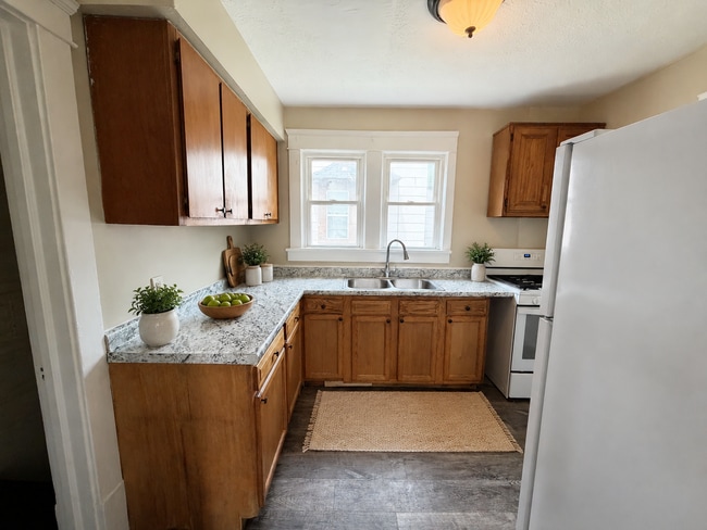 Photo - 907 Kling St