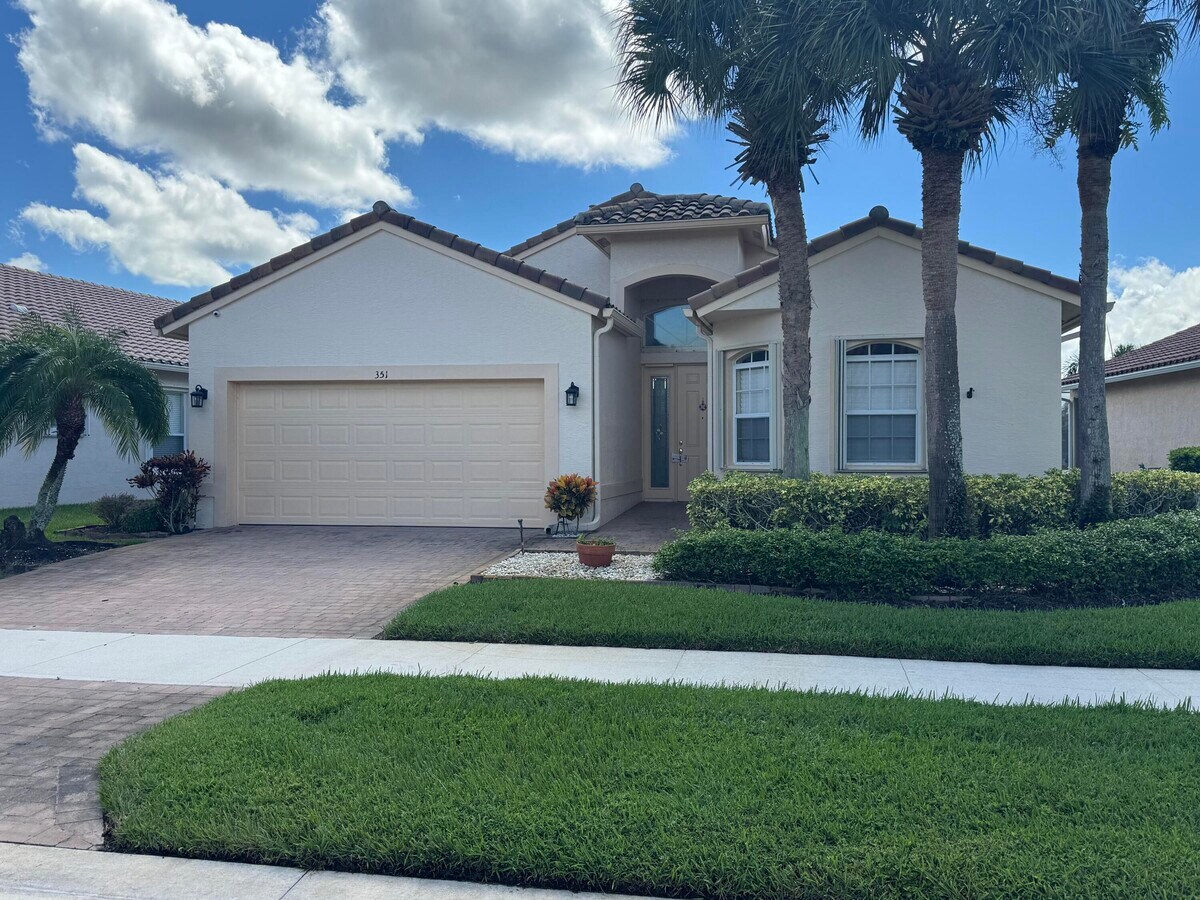 Photo - 351 NW Shoreview Dr