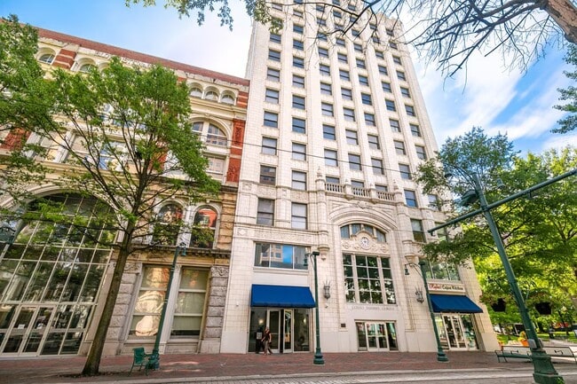 Building Photo - 62 N Main St