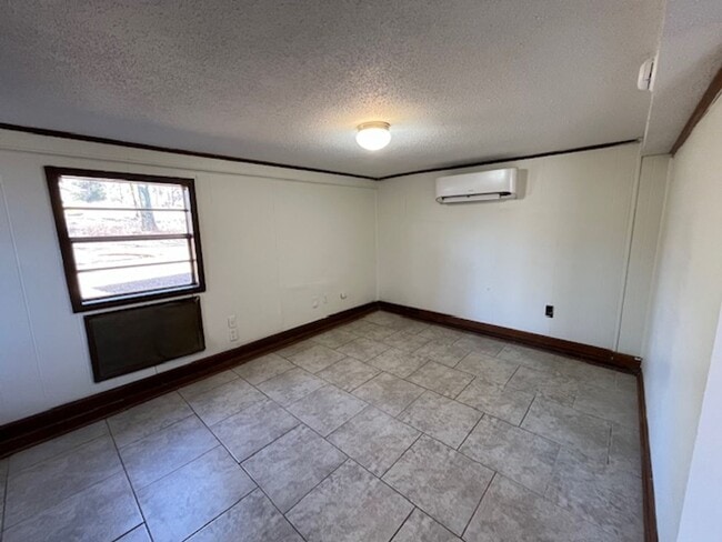 Photo - Renovated 1 Bedroom 1 Bath Loft for Rent!!