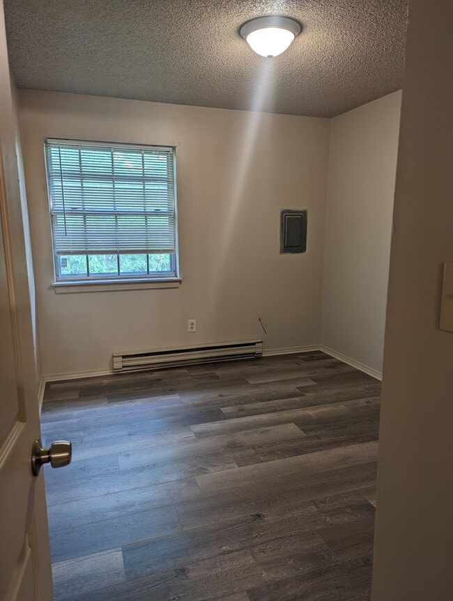 Photo - Upstairs 2 Bedroom Apartment - Remodeled May 2023 Unit 2915 Leeway Dr Apt A