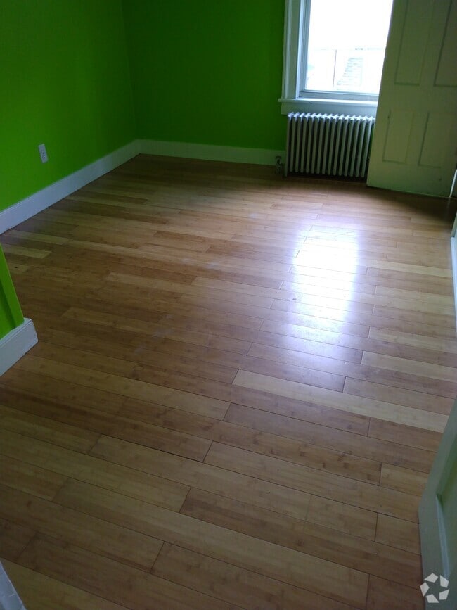 Building Photo - 7 Locust Ave Unit 2nd Floor Rental