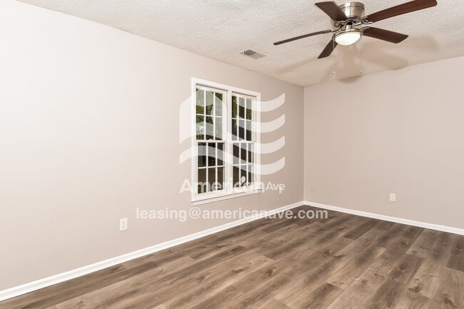 Photo - 241 Holmsbury Rd