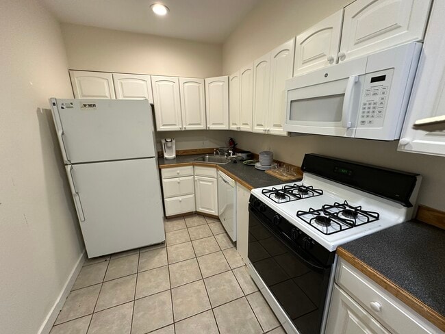 Building Photo - 21 Radnor Rd Rental