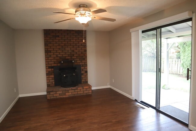 Photo - 10111 NE Tanglewood Dr