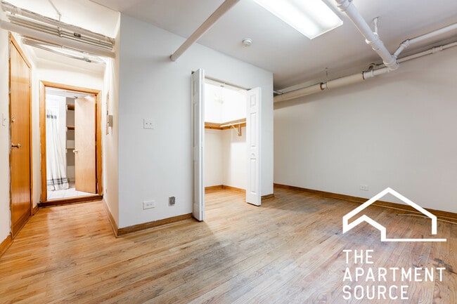 Photo - 2890 N Clark St Unidad G