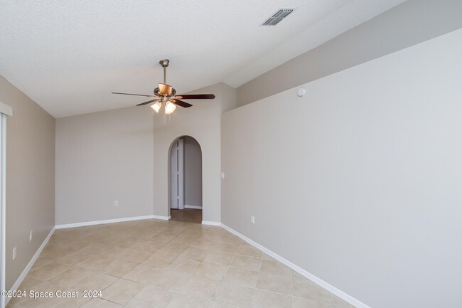 Photo - 1792 Parrsboro St NW