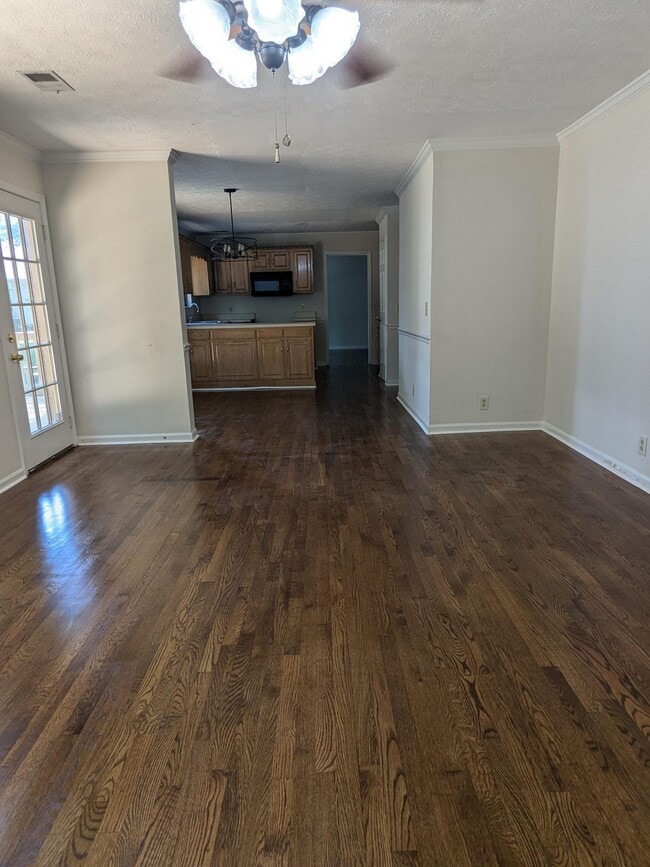 Photo - 1117 Elkader Ct S