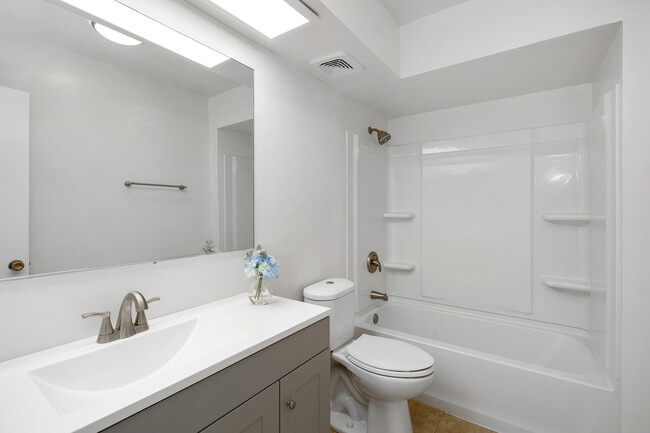 Photo - 2352 Torrey Pines Rd Unit 2352 Torrey Pines  5