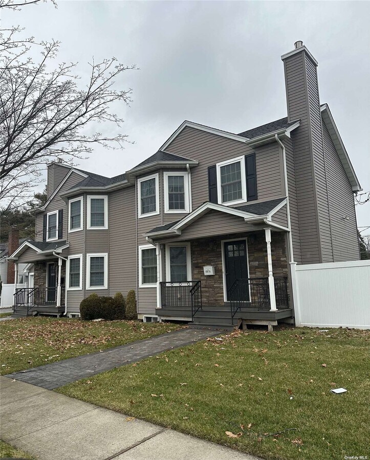 1887 Stone Ave Townhome Townhome Rental in East Meadow NY