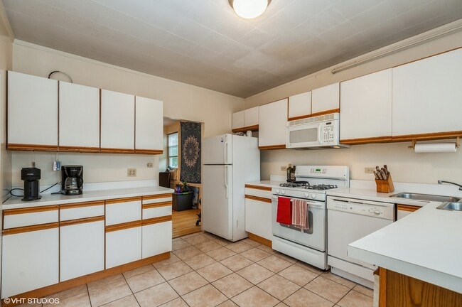 Photo - 1652 W Nelson St Unit 3
