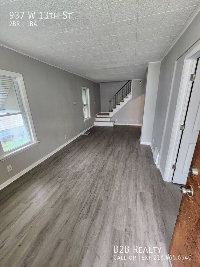 Photo - 937 W 13th St