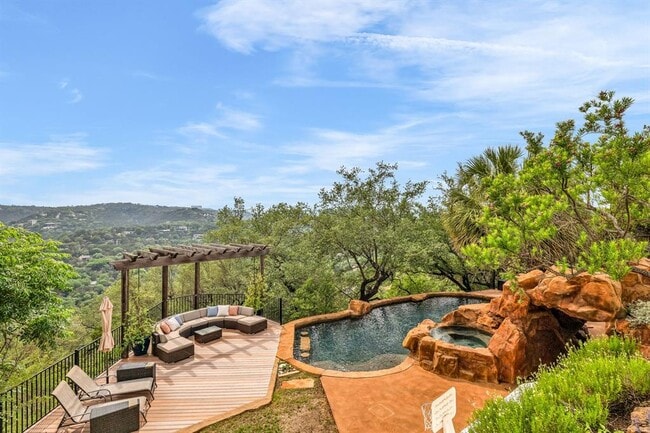 Photo - 1710 Mt Larson Rd