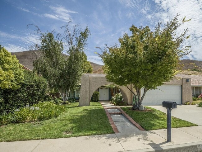 Building Photo - Beautiful 4 bed 2 bath house in Agoura Hills