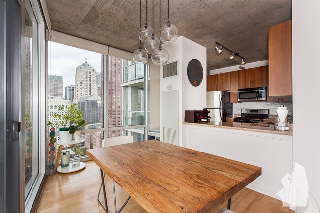 Photo - 611 S Wells St Unit 002404