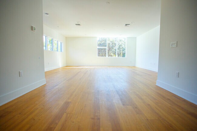 Photo - 1300 Francis Ave