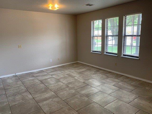 Photo - 824 Russell Cir