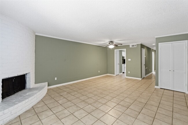Photo - 8321 Nairn St
