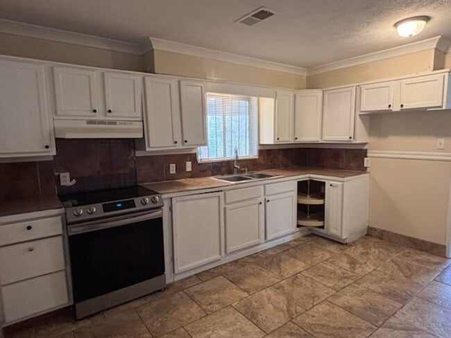 Photo - 1670 Kentwood Dr