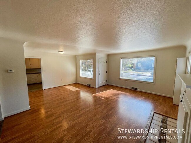 Photo - 1790 Mill St