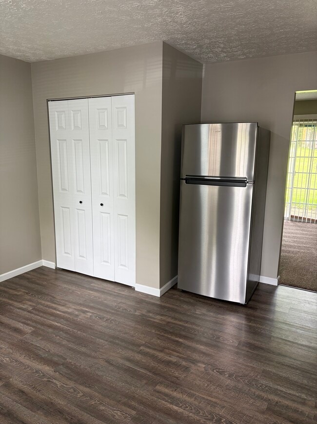 Photo - Green Acres - 4943-4959 Unit 4959-B
