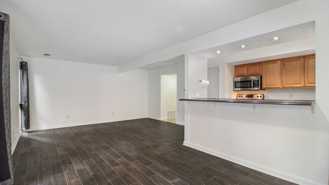 Living Space - 2401 Packard St Unit 31D