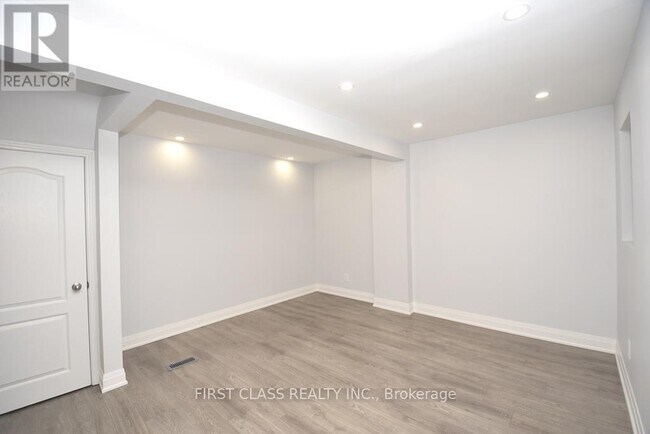 319 Senlac Rd