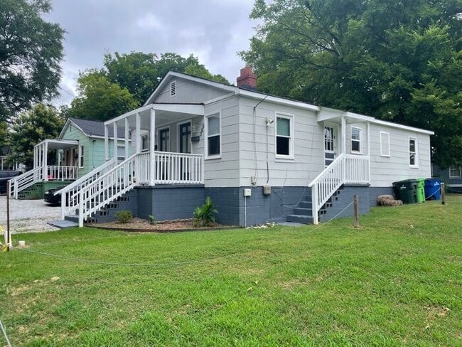 Building Photo - House for Rent
