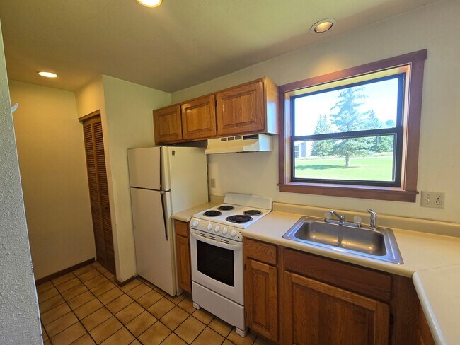 Photo - Pinonwood Studio- Month to Month