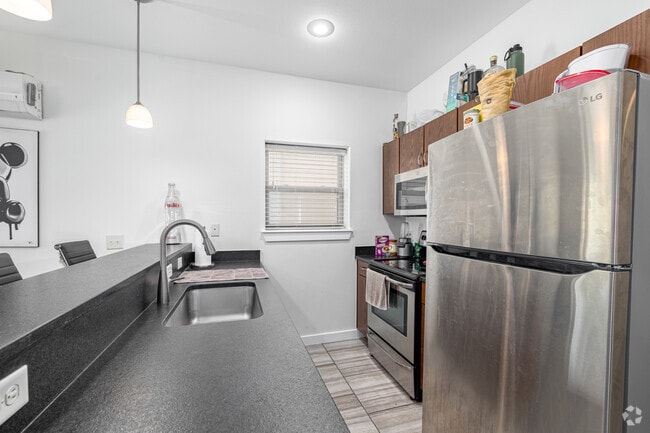 3BR, 4.5BA - 1,950SF - Kitchen