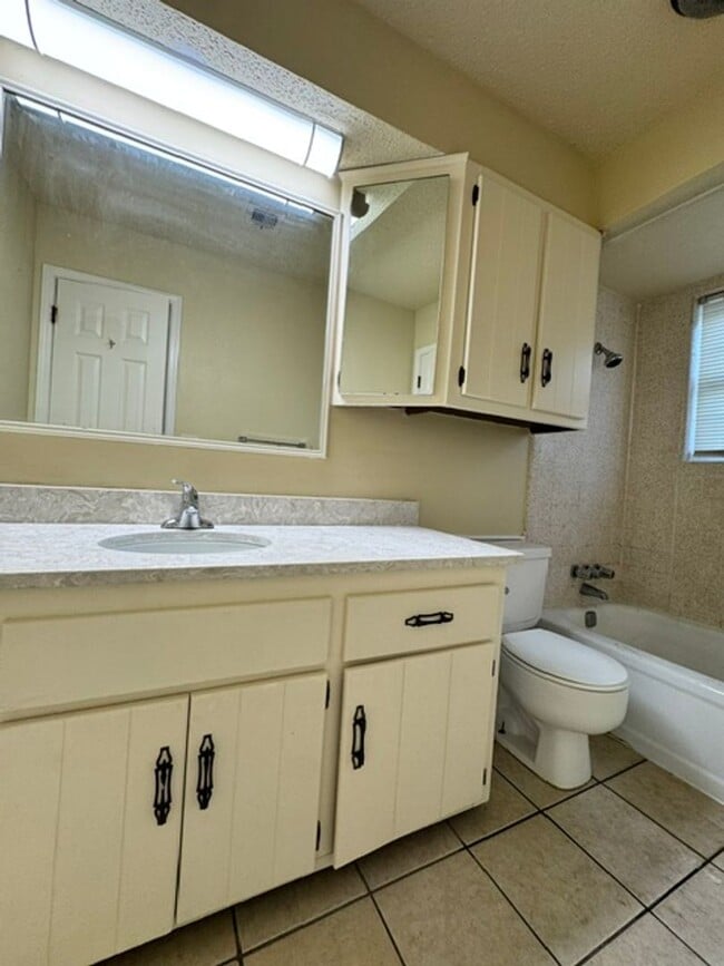 Photo - Beautifully updated, 3 bed 2 bath home in Moore, ready for move in! New granite, paint and fixtures!