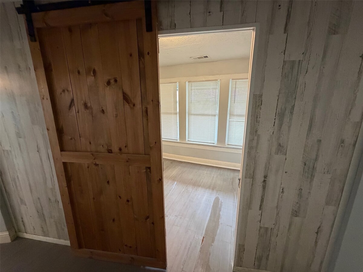 Photo - 4737 Jefferson St