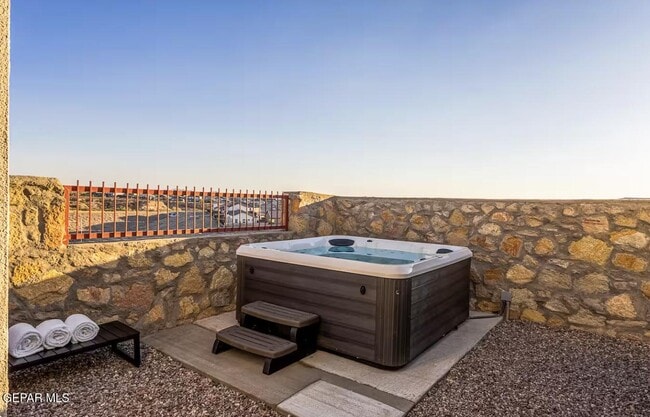 Photo - 828 Acton St