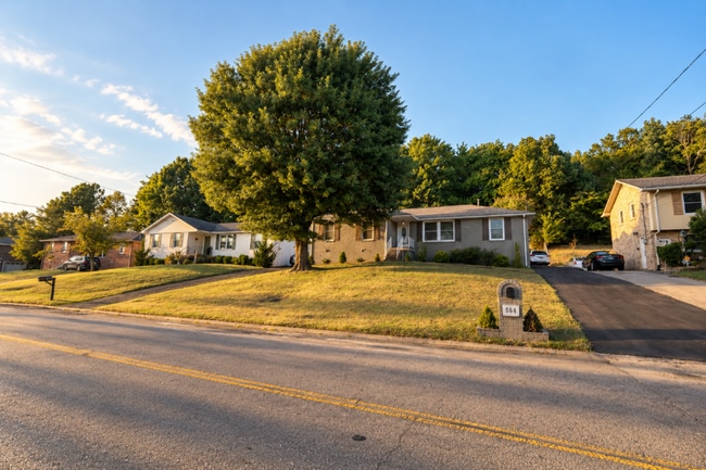 564 Huntington Pkwy