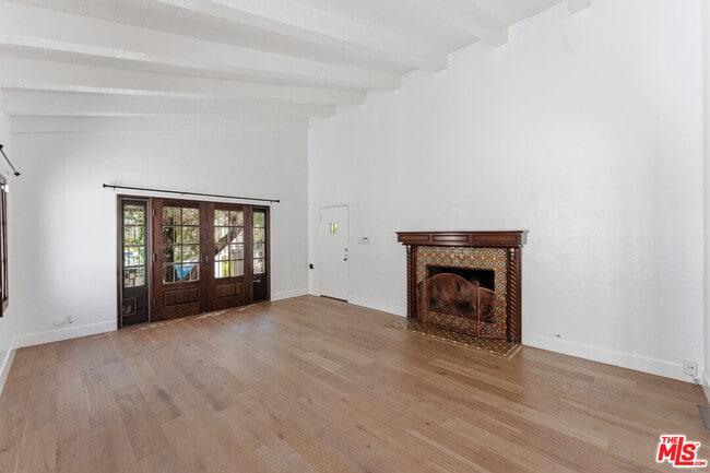 Photo - 537 N Poinsettia Pl