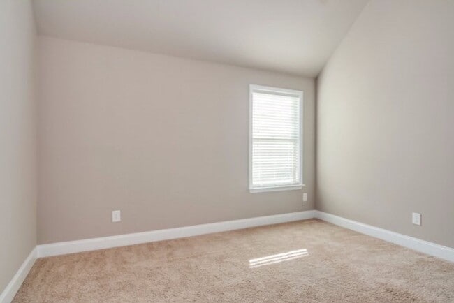 Photo - 260 Wentworth Pl